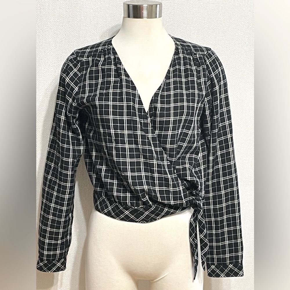 Abercrombie & Fitch black and cream plaid top - Picture 1 of 5